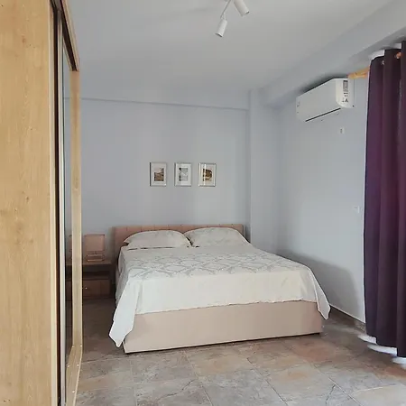 Leones * ティラナ